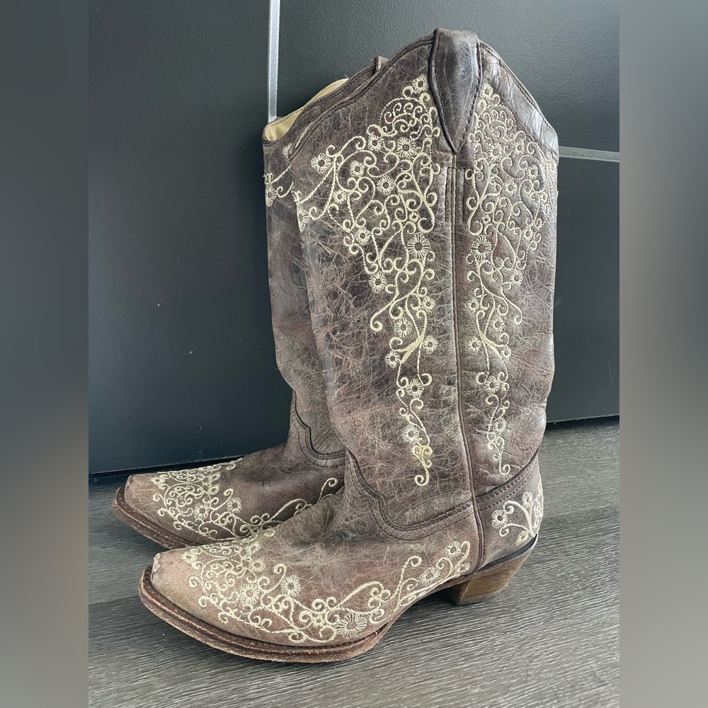 Corral Vintage Embroidered Floral Cowboy Boots
